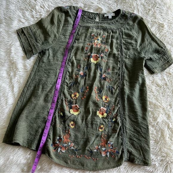 Olive Green Shirt with Embroidered Floral Design and Small Keyhole Back - Picture 5 of 8